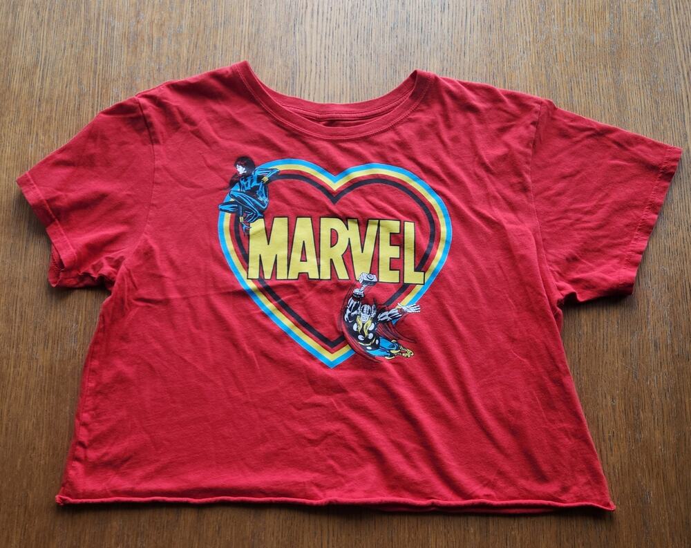 Women's XL Marvel Red Heart Logo Short Sleeve Crop Top Mighty Fine Shirt